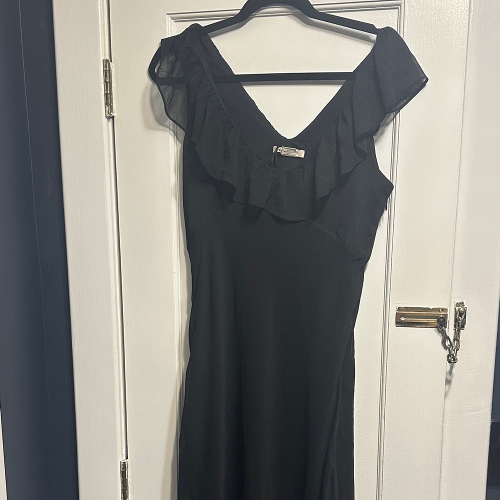 Glamorous Black Maxi Dress with Ruffle Accent